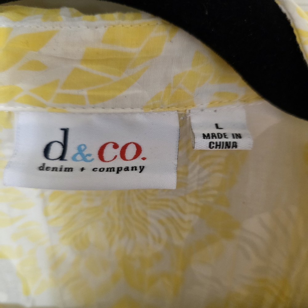 (2 FOR $20) Elegant Yellow Floral Button Down Shirt - Picture 4 of 5